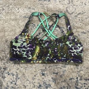 Lululemon Sports Bra Free to be Size 6